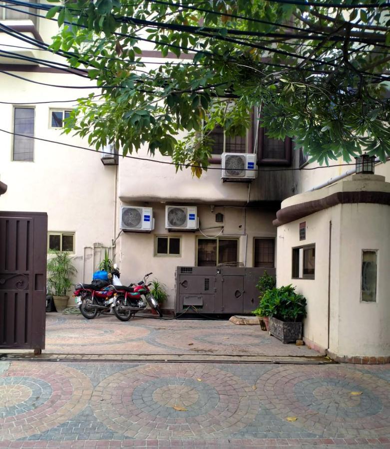 Lokal Rooms X Gulberg Lahore Exteriör bild